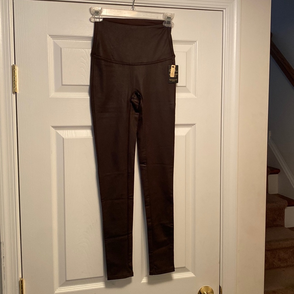 Brand New DG2 Brown Slim & Sleek Coated Leather Leggings…size XXS